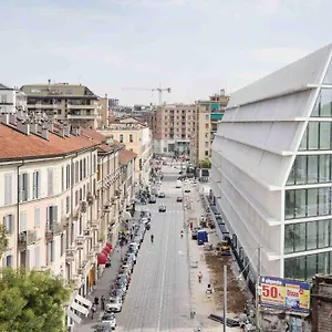 Lovely In The Heart Of Milán